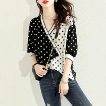 Three-point sleeve summer polka dot black and white contrast V-neck Chiffon printed shirt womens loose thin wild shirt top