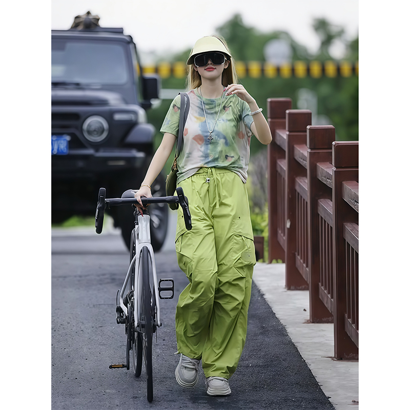 Fashionable Green Casual Sports Suit for Women, Summer Thin Style, Stylish and Age-Reducing, Tie-Dye Short-Sleeved Overalls Two-Piece Set Fashionable Green Casual Sports Suit for Women, Summer Thin Style, Stylish and Age-Reducing, Tie-Dye Short-Sleeved Overalls Two-Piece Set