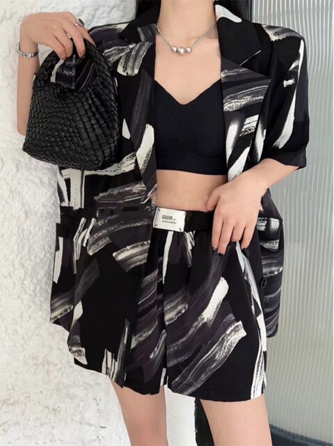 Hong Kong Style Printed Short-Sleeved Suit for Women 2025 Summer Suit Collar Thin Jacket High-Waisted Wide-Leg Shorts Two-Piece Set for Women
