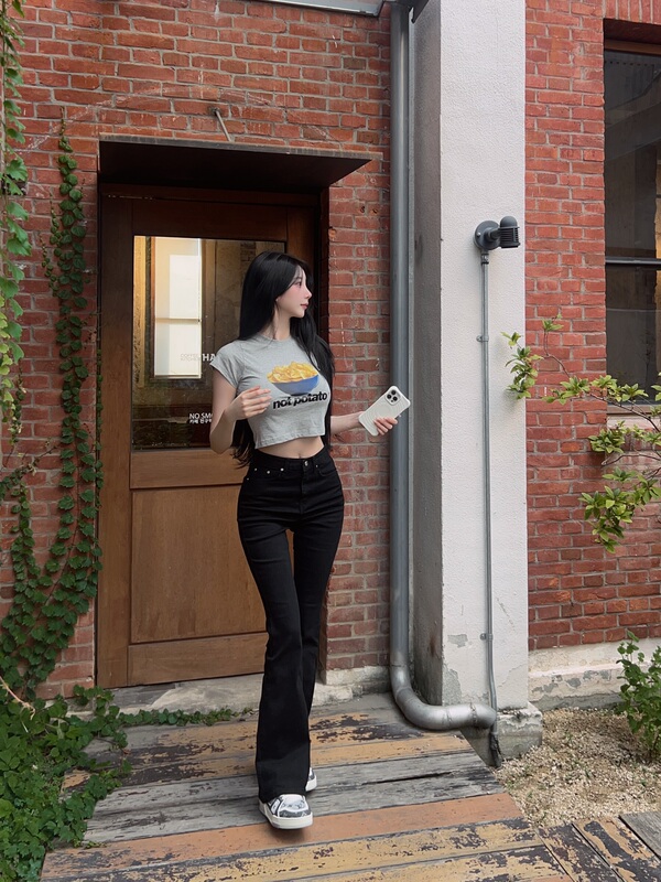 Comes with Hip-Enhancing Pads~ Korean-Style Hip-Enhancing and Butt-Lifting Denim Pants with Double Buckles, Pure Desire Style, Waist-Cinching, High-Waisted, Stretchy, Slightly Flared Pants