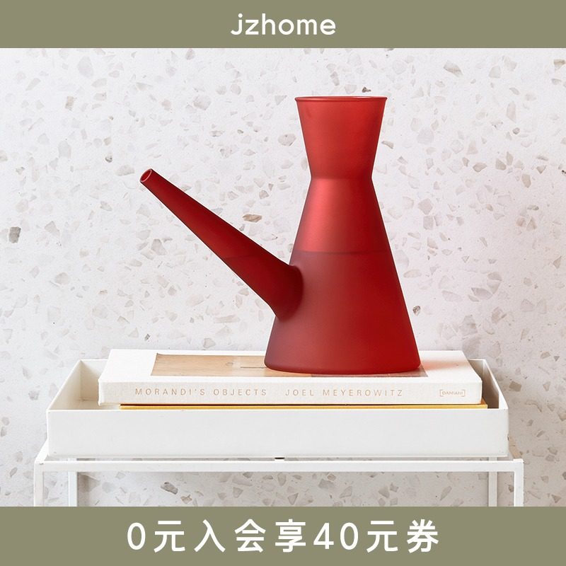 A few Nordic style geometric sprinkler kettle glass pour garden art long mouth green plants and grass simple sprinkler kettle