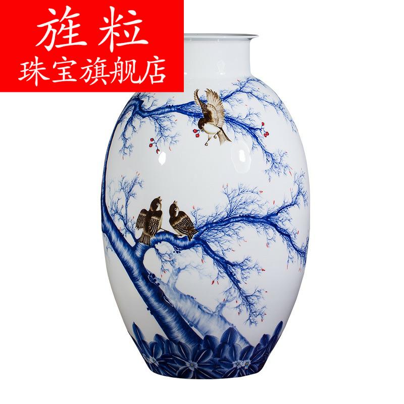 Blue and white porcelain of jingdezhen ceramics famous hand - made q7 vases, vibrant home sitting room adornment is placed