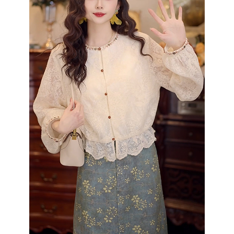 Vintage Lace Patchwork Short Top for Women, New Spring Style, Artistic Design, Beaded Hollow-Out Shirt for Autumn