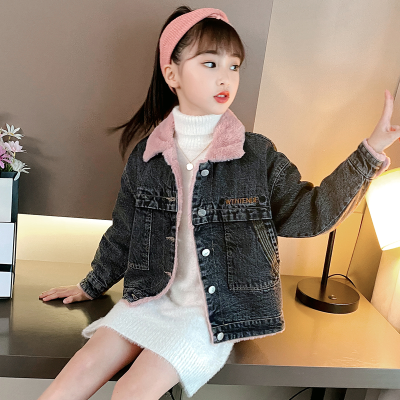 Parent-child wear 2022 winter new girls Korean version of the warm top mother and daughter Western style plus velvet thick denim jacket tide