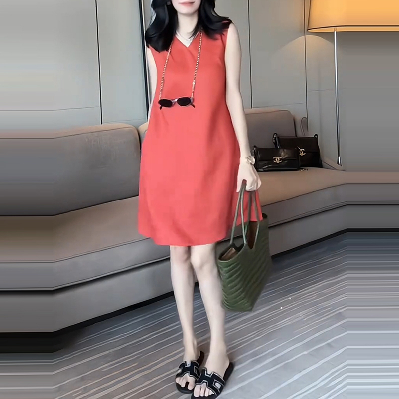 Cool and Loose-Fitting Sleeveless Long Dress, Summer Suspender Dress, Elegant Korean Style Dress with a Noble Vibe Cool and Loose-Fitting Sleeveless Long Dress, Summer Suspender Dress, Elegant Korean Style Dress with a Noble Vibe
