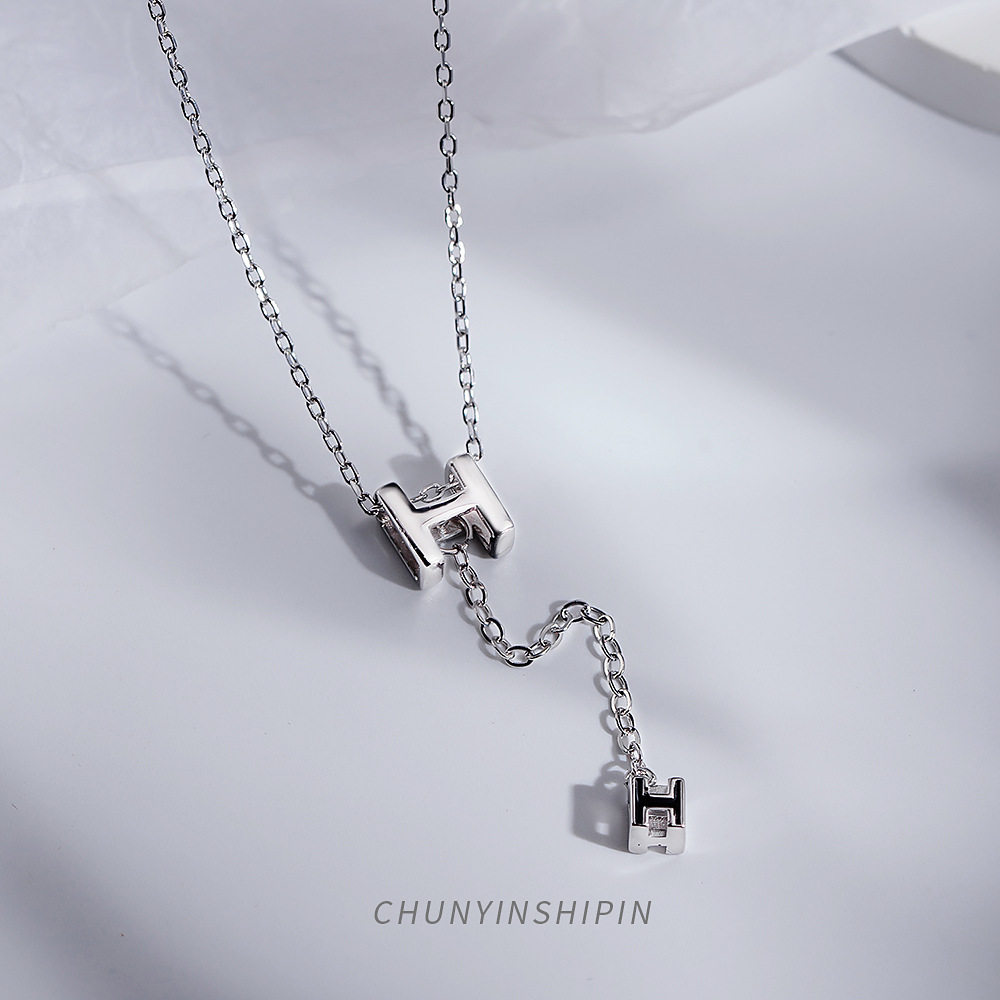 Light luxury niche in air jewelry s925 pure silver H alphabet necklace design to index bone chain temperament tide female