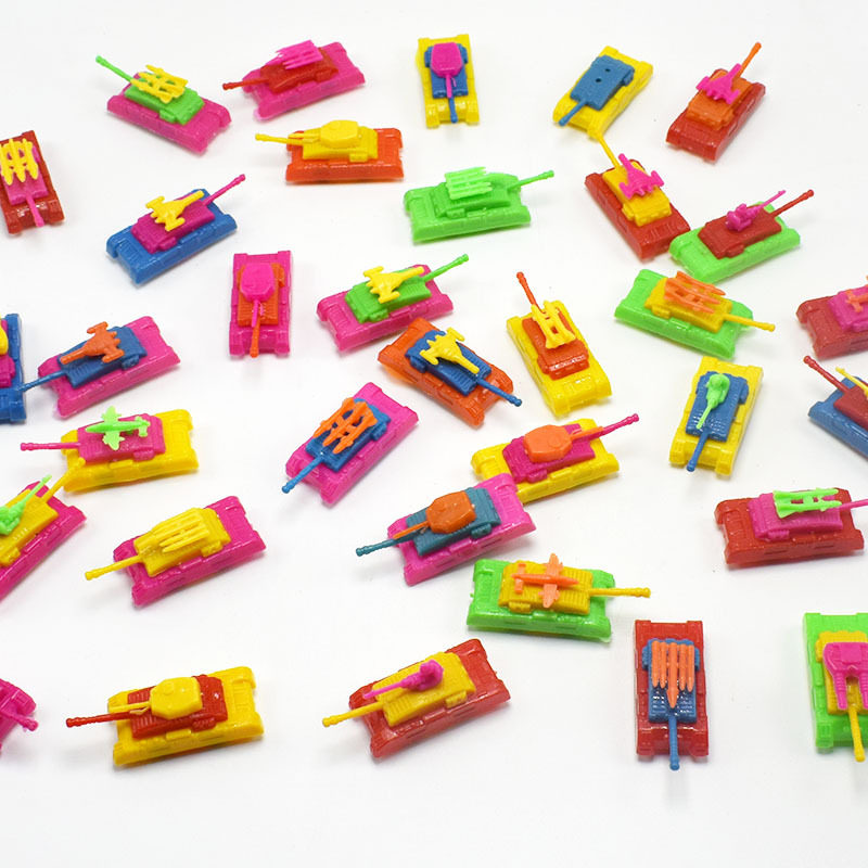 New plastic small tank loaded with 1 Yuan twisted egg chic egg small toy gig