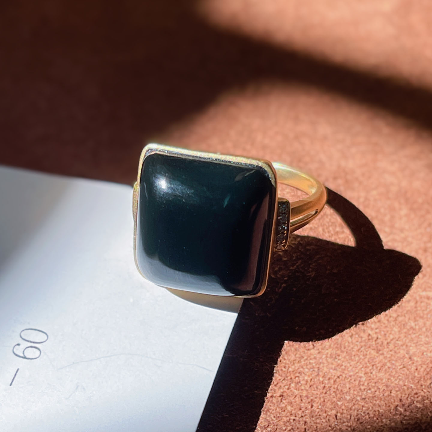 Yifang Yushe Xinjiang Hotan Yuta County black sapphire card 16mm 18k gold inlaid exquisite ring