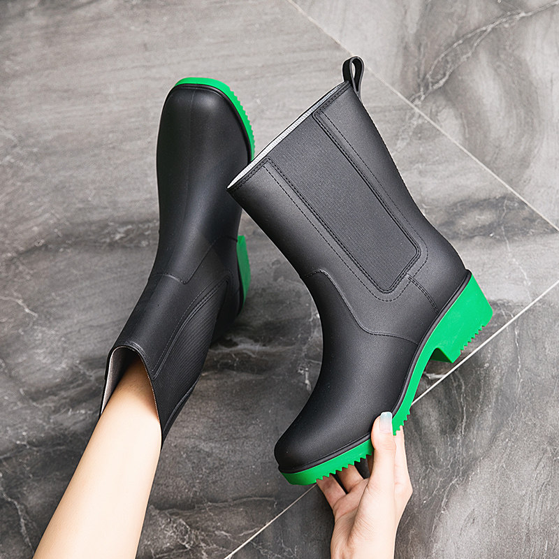 Rain shoes women's fashion Korean version plus cotton warm kitchen working water shoes car washes anti-slip middle cylinder waterproof rubber shoes rain boots women