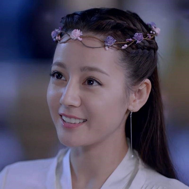 Baifeng Nine Wedding Dressed with Pillow Sension Festival Wheatholiday Europe Super Fangfeng Nine Same Headdress Wedding Background