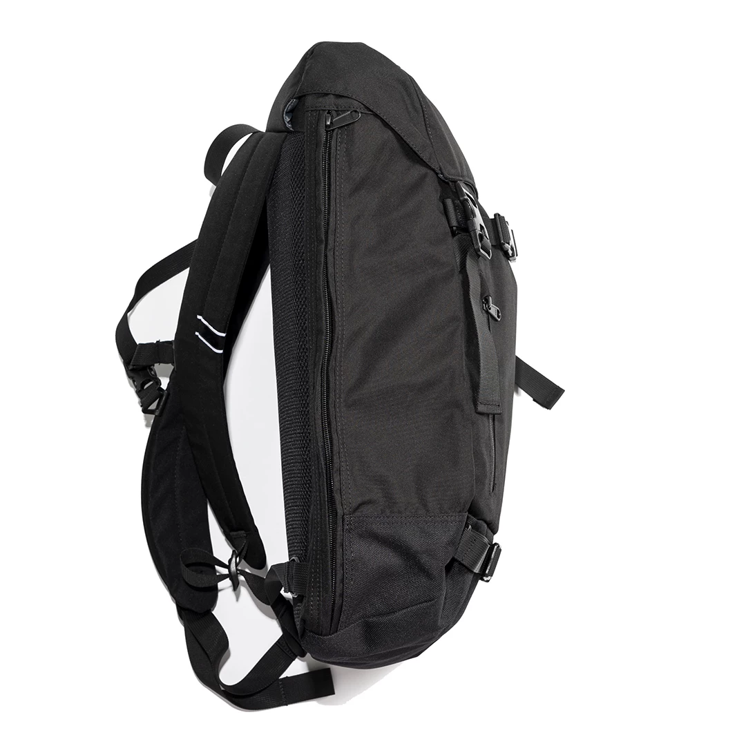 日版标黑户外商务通勤登山防水28L双肩背包 PRE-HAB Backpack