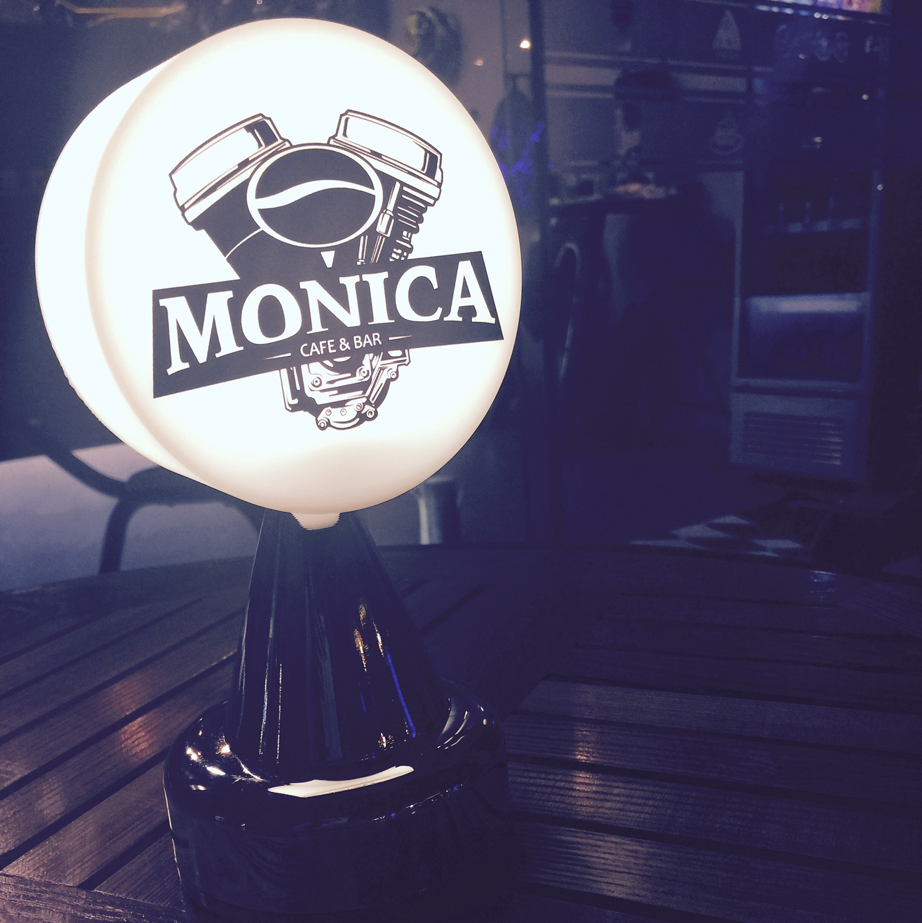 MONICA机车户外企业店的LOGO