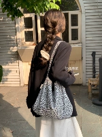 Серый леопардовый принт