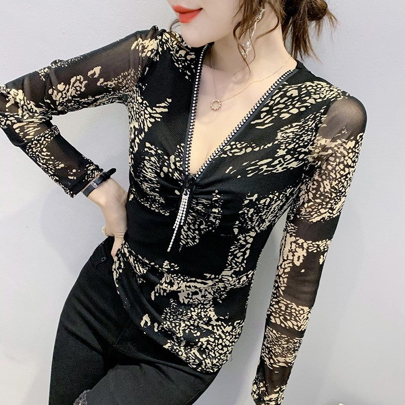 Sexy Laced V-collar T-shirt Woman Long Sleeve Autumn Winter New European Station Fashion Printed Tennis blouses tights and undershirts
