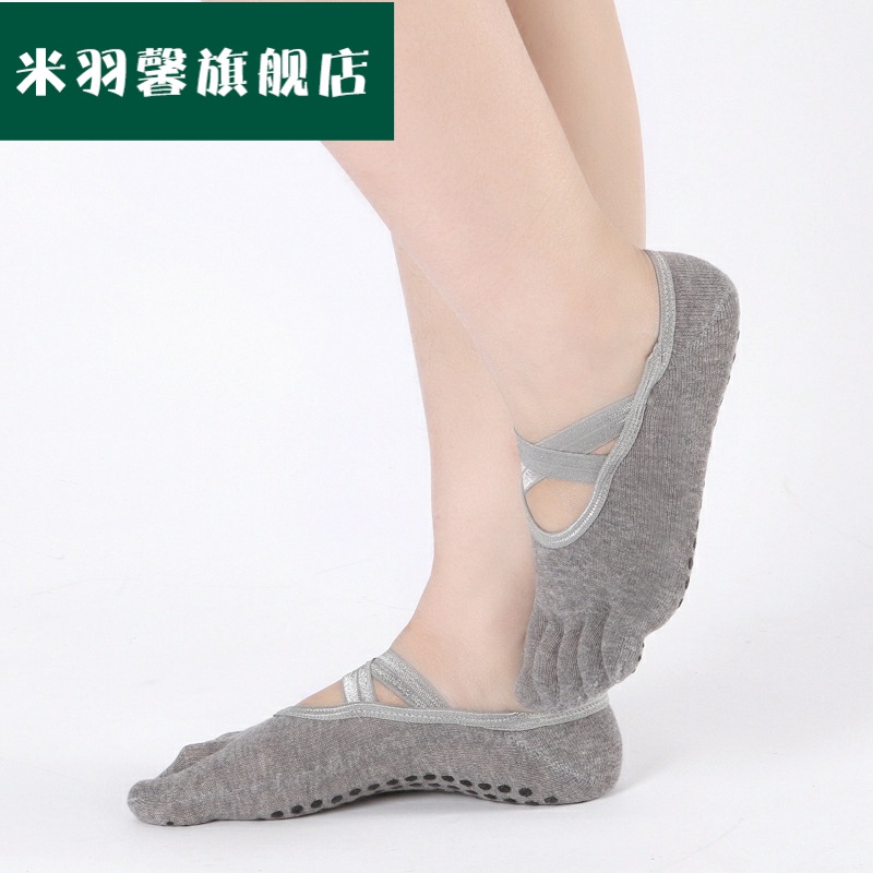 Yoga 祙 chéo gói với thuyền trượt tuyết chuyên nghiệp trở lại trần và 祙 womens -colored vớ năm ngón tay.