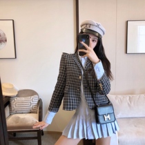 Small suit plaid jacket womens 2021 early autumn new wild retro Hong Kong flavor small incense net red wind bolero ins