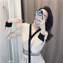 Socialite style dress 2021 new waist thin temperament skirt French niche light cooked wind V-neck short skirt autumn