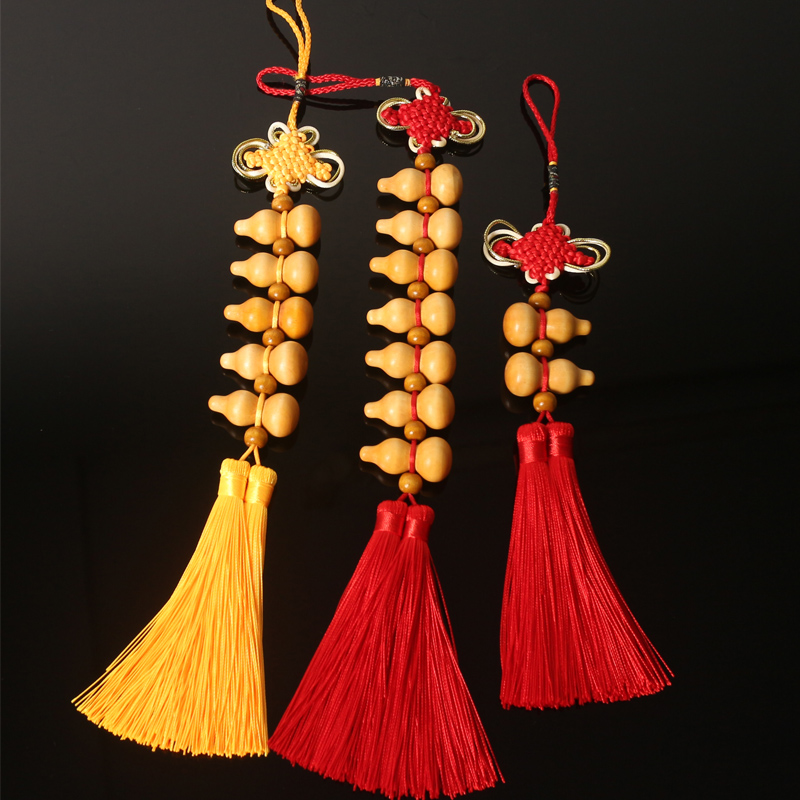 Peach wood gourd door decoration auspicious Chinese knot pendant wood carving Wufu implication peach wood Chinese knot door to door