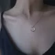 Серебряное ожерелье в одиночном полумесяце