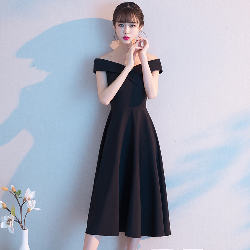 One shoulder evening dress Light luxury niche high-end temperament banquet socialite dress Medium long Hepburn style summer black