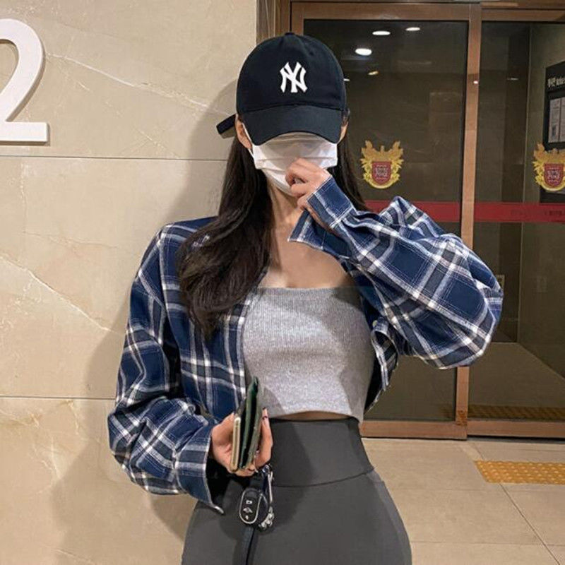 South Korea's Dongdaemun 2026 Spring New Short Plaid Shirt for Women with a Stylish Waist-Exposing Design and Long Sleeves