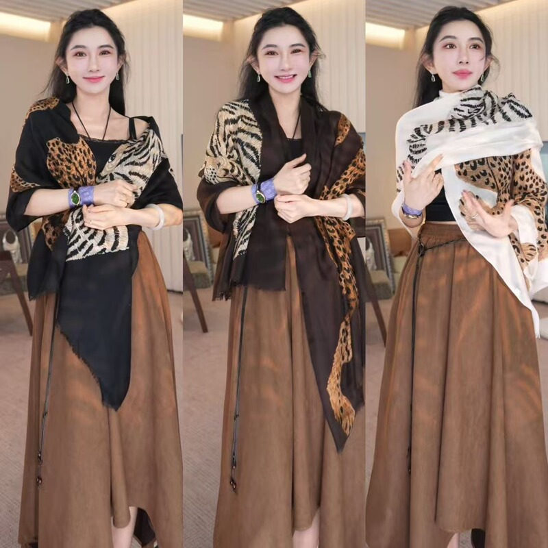 Golden Money Leopard|New Autumn Style Double-Headed Leopard Scarf with Oriental Aesthetics, Featuring Cashmere and Wool for a Refined Look Golden Money Leopard|New Autumn Style Double-Headed Leopard Scarf with Oriental Aesthetics, Featuring Cashmere and Wool for a Refined Look