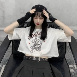 Футболка в стиле хип-хоп, короткие дизайнерские штаны, короткий рукав, свободный крой, высокая талия, тренд сезона