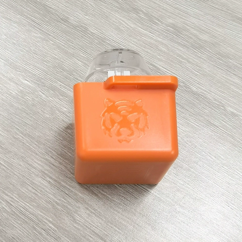 Ось оси тигров поставляется с небольшим светом, чтобы отправить вал