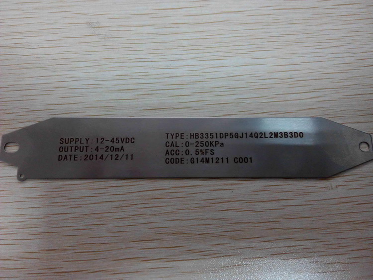 Thực hiện đánh dấu laser xử lý thép không gỉ khắc nhựa khắc tên nhãn hiệu tùy chỉnh thiết bị da dấu hiệu - Thiết bị đóng gói / Dấu hiệu & Thiết bị