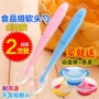 Sơ sinh ấm áp muỗng mềm muỗng thìa em bé cung cấp silicone mềm muỗng trẻ em muỗng 2 - Cup / Table ware / mài / Phụ kiện yếm sơ sinh