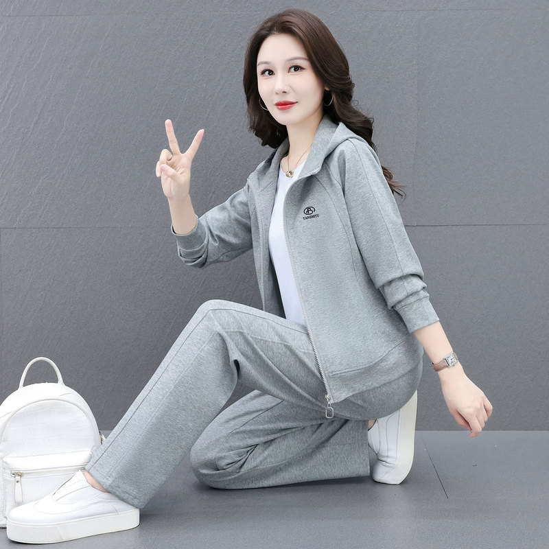 Gray Sports Suit for Women, Three-Piece Set, 2026 New Style, Spring and Autumn, Loose and Stylish, Plus-Size Running Sportswear for Women Gray Sports Suit for Women, Three-Piece Set, 2026 New Style, Spring and Autumn, Loose and Stylish, Plus-Size Running Sportswear for Women