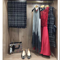 High-end model room clotheroom cloakroom fitting female clothing shoe package props master bedroom creative soft pairing