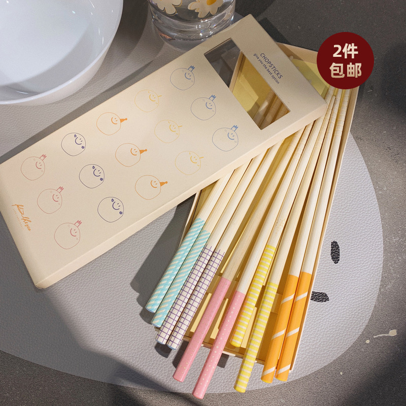Sydney life bamboo chopsticks household non-slip anti-mold high temperature resistant natural net red chopsticks cute 5 pairs of tachyon box