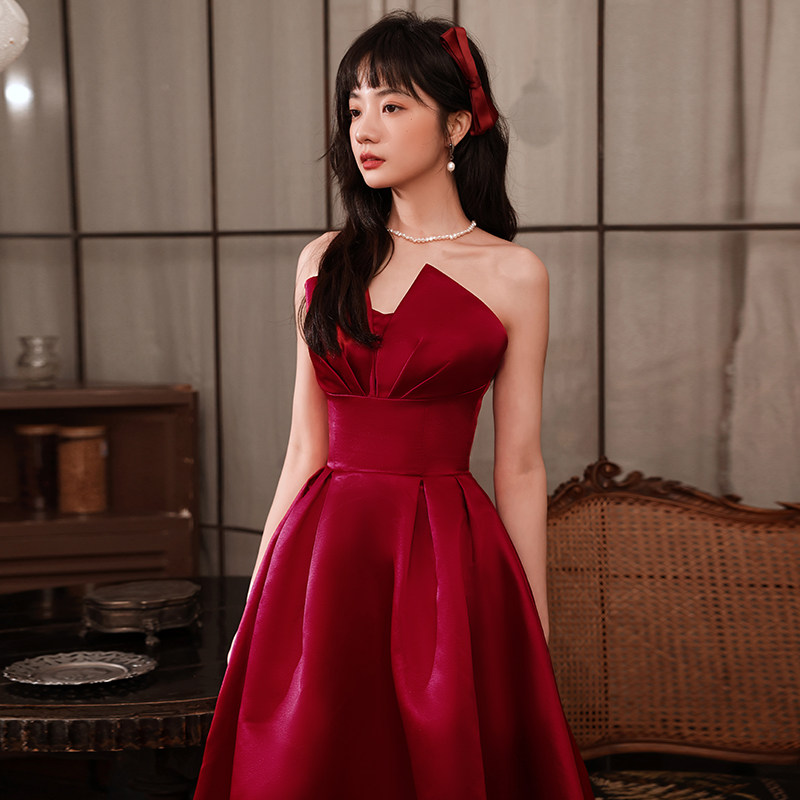 Toast dress bride 2022 new small red satin tube top high-end temperament engagement wedding dress women's