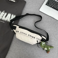 Есть четыре случайных значка с белыми украшениями динозавров