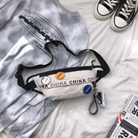 Есть четыре случайных значка в белом с холстом