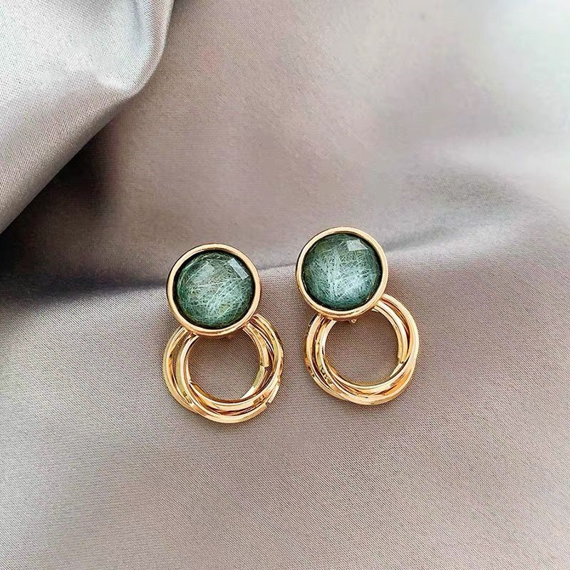 Retro Earrings 2021 New Tide Pure Silver Temperament Superior Atmospheric Earwear Women's Small Crowd Design Sense Round Face 