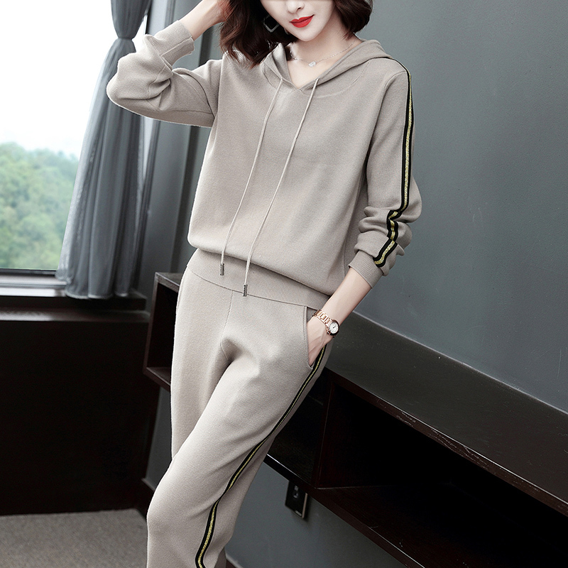 Casual Sports Suit for Women, Spring and Autumn, Fashionable and Stylish, Loose Fit for Ladies and Mothers, Slimming and Age-Reducing, Knitted Sweatshirt Two-Piece Set