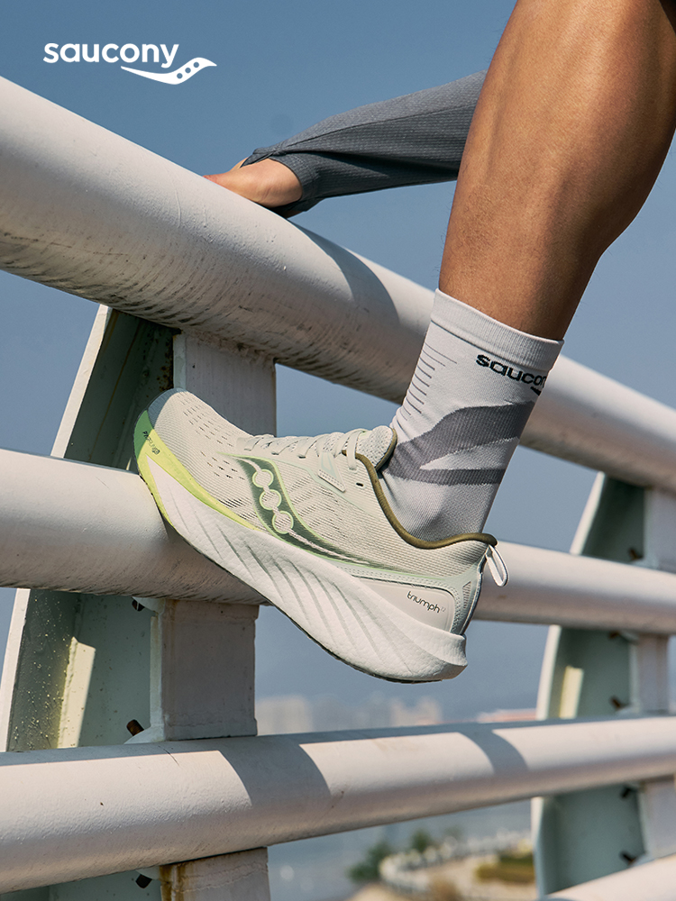 Saucony 索康尼 Triumph 胜利 22 男女顶级缓震跑鞋 88VIP会员折后￥591.37包邮 多色含宽楦可选 淘金币可抵扣25元
