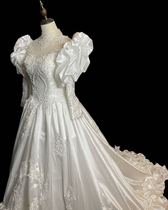 vintage antique wedding dress palace luxury turtleneck white long-sleeved winter photography trailing ceremony yarn