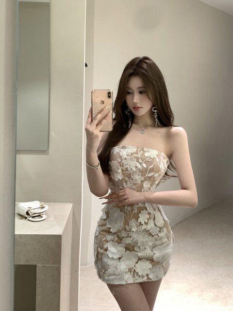 Purely Sensual and Sexy Hot Girl Three-Dimensional Petal Tube Top Dress, New Autumn Fashionable Slim-Fitting Bodycon Skirt for Women