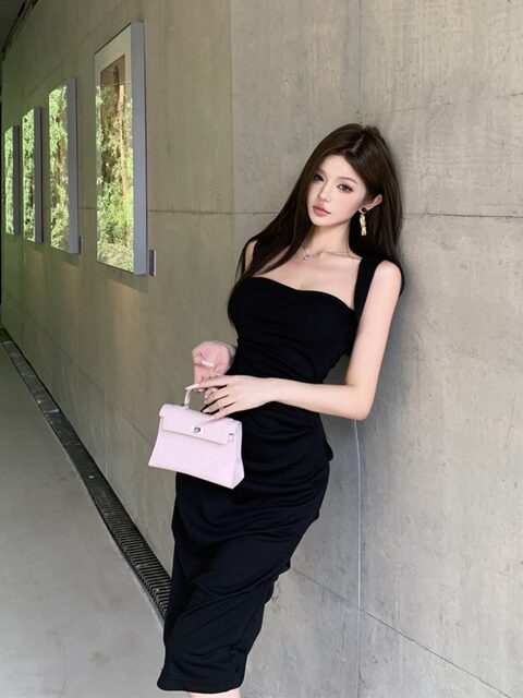 Korean-Style Chic Little Black Dress, New Autumn Long Dress for Women, Stylish Dress with Cut-Out Shoulder and Backless Design