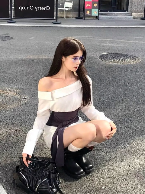 High-End One-Shoulder Long-Sleeved Shirt, White Dress for Women, Designer Niche, Waist-Cinching Tie-Up Short Skirt for Autumn