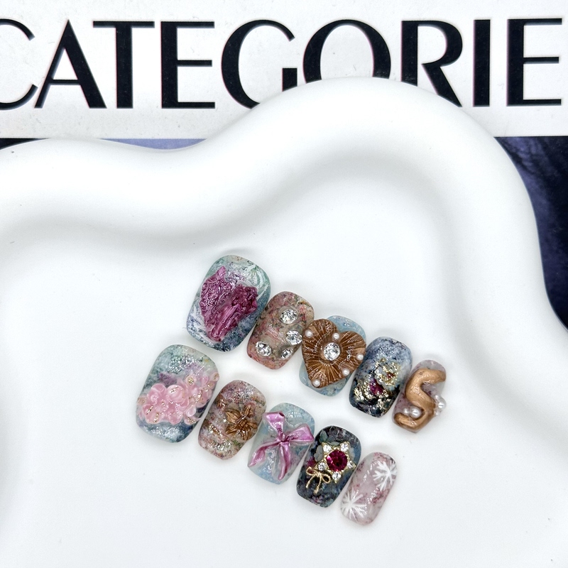 【Dream in the Garden】Light Luxury Retro Art Oil Painting Palace Style Brightening High-End Short Handmade Wearable Nail Art