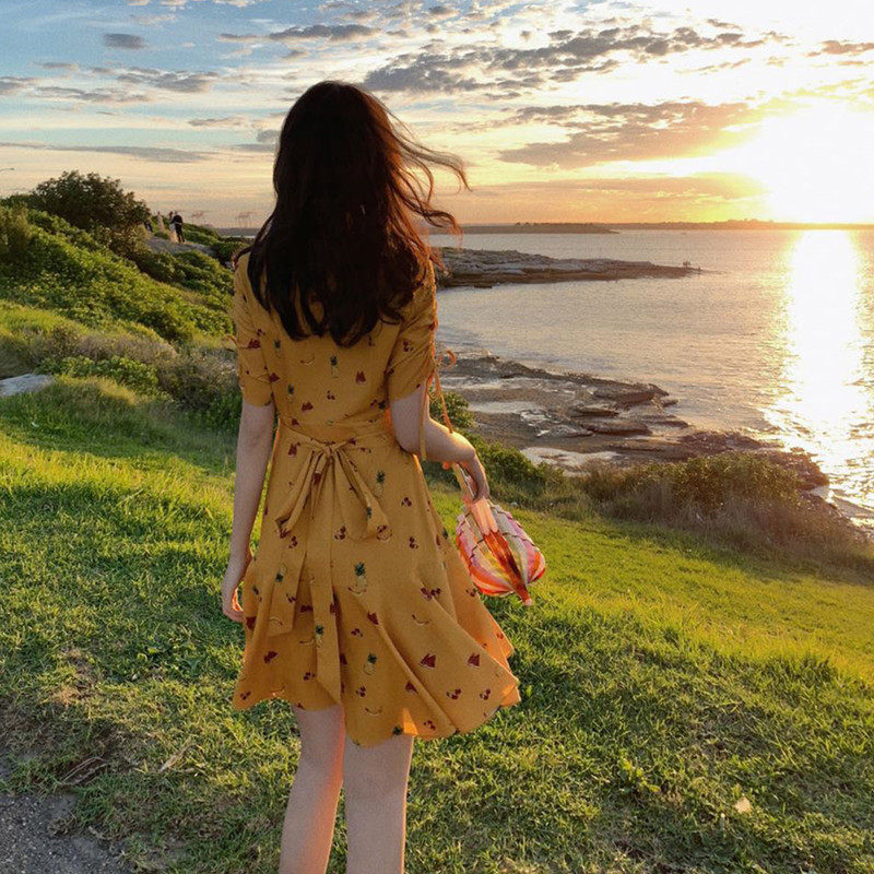 Summer 2022 new women's Hyun Ya style ins super immortal French waist thin piece of floral dress