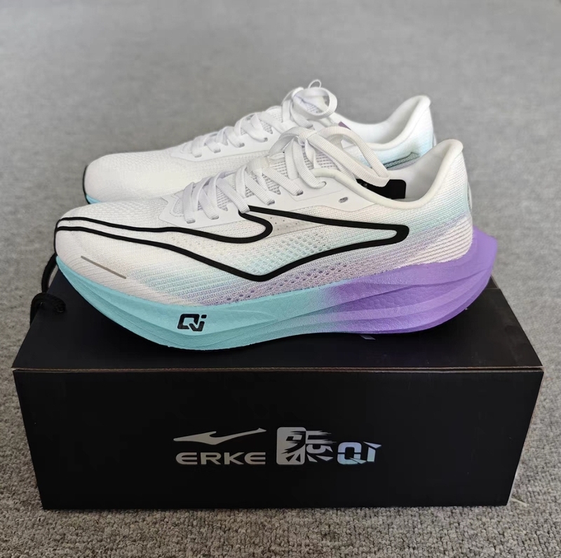 Hongxing Erke Men's Shoes 2025 Summer Jingchen 2.0 Carbon Plate Running Shoes Sports Shoes 11125203133 Hongxing Erke Men's Shoes 2025 Summer Jingchen 2.0 Carbon Plate Running Shoes Sports Shoes 11125203133
