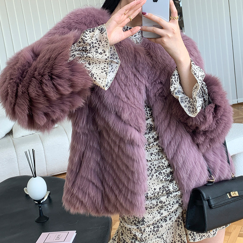 Roman Holiday This year's popular fox fur car strip fur coat women's fur one young style short style