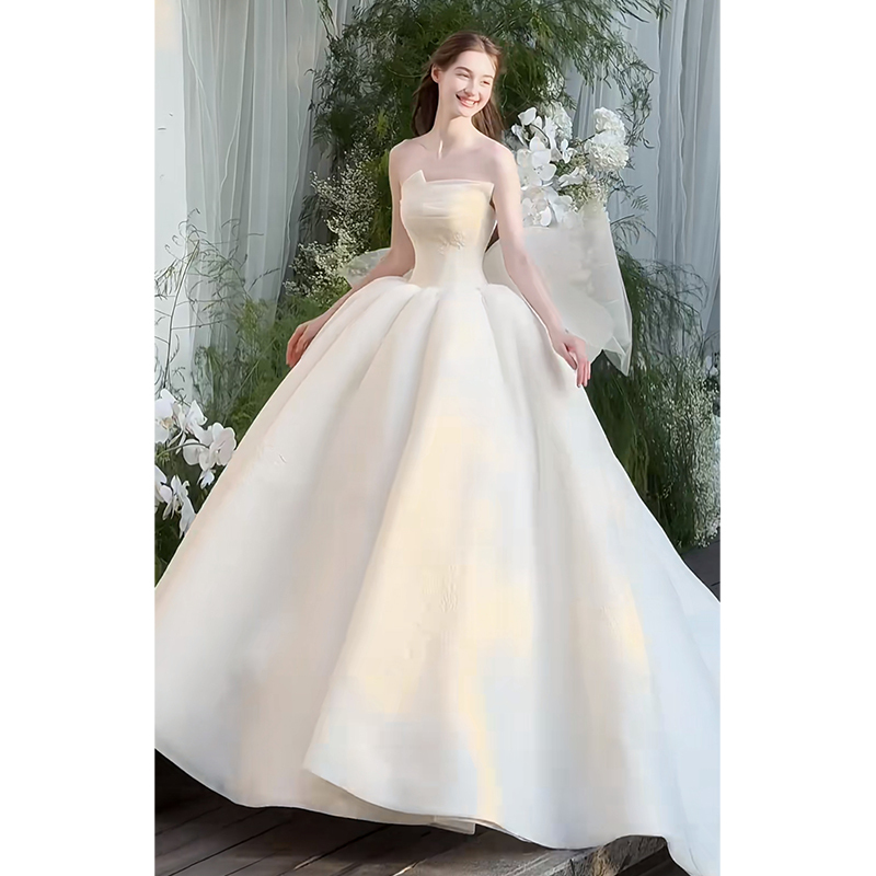 French-Style Strapless White Simple Light Wedding Dress 2026 New Model for Petite Brides with High-Quality Texture and Trailing Train