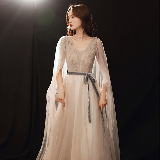 French temperament evening dress female 2022 new banquet light luxury niche high-end annual meeting host art test dress