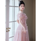 Розовое элитное вечернее платье, изысканный стиль, открытые плечи